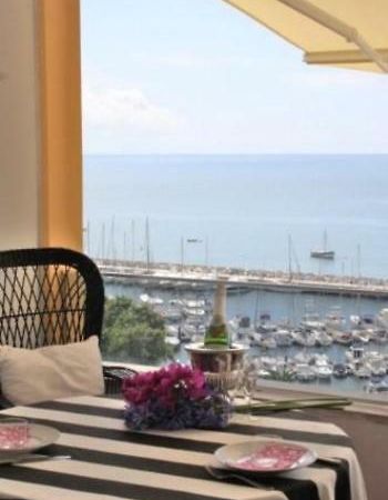 פונשל Apartment W Stunning View - Marina - Free Parking & Ac מראה חיצוני תמונה
