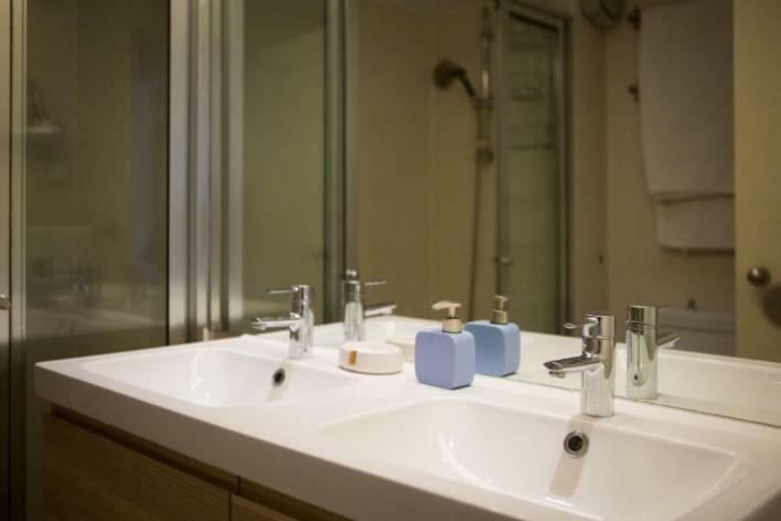 פונשל Apartment W Stunning View - Marina - Free Parking & Ac מראה חיצוני תמונה