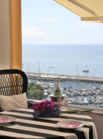 פונשל Apartment W Stunning View - Marina - Free Parking & Ac מראה חיצוני תמונה