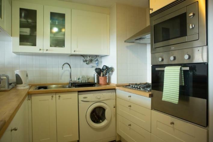 פונשל Apartment W Stunning View - Marina - Free Parking & Ac מראה חיצוני תמונה